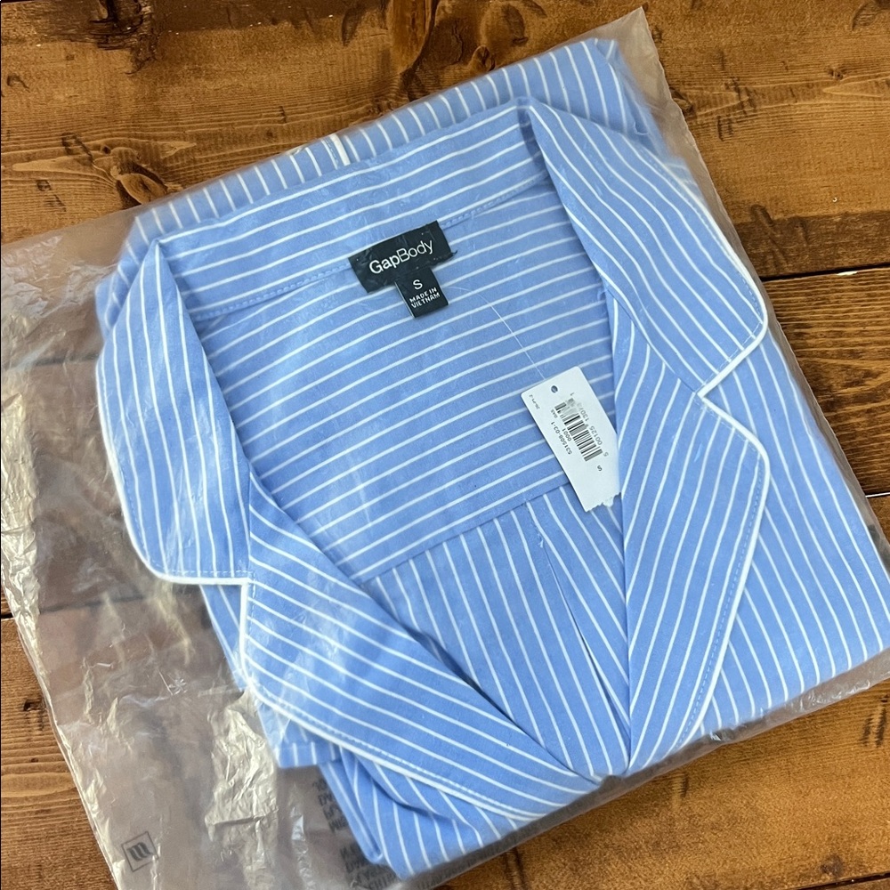 New Gap Pajama Top Women’s Small Poplin 100% cotton Long Sleeve Blue Striped - Picture 2 of 9